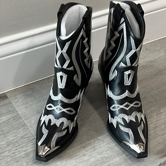 Billini Utari Western Ankle Boot - Picture 2 of 8